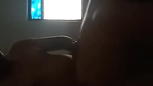 Eva lagi nggak tahan lagi, kami pergi ke motel murahan untuk ngentot
