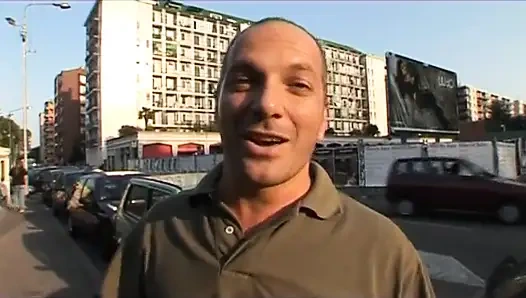 Italia sürtük ağzına boşalmak isteyen sert yaraklı iki adam tarafından sikiliyor - dvd