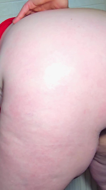 Spectacular moment from "Stepmom It looked like an easy bite 30 cm dick. screams and cums"