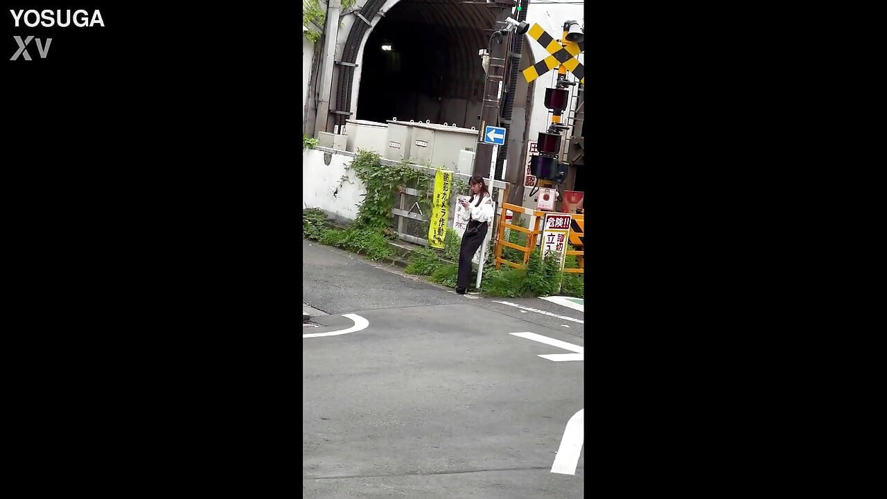Teil 2 [18-jähriges aktives Model] ein 18-jähriges philippinisch-halb aktives Model, das regelmäßig auf Magazincovern ist. eine japanische frau
