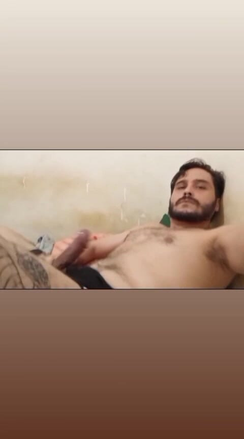 BR traveller into couchsurf with interracial masc hard VERS fun. Would you host ?