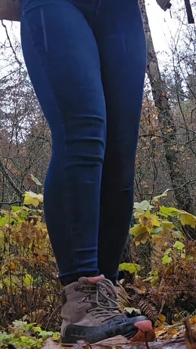 Three Pees,  Two Toilets | Clip 1