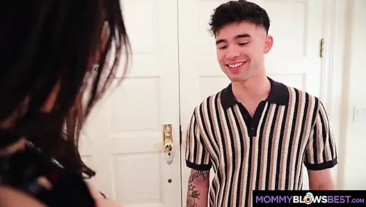MOMMY BLOWS BEST - Horny MILF Izi Blue Sucks Dick on First Date Raw