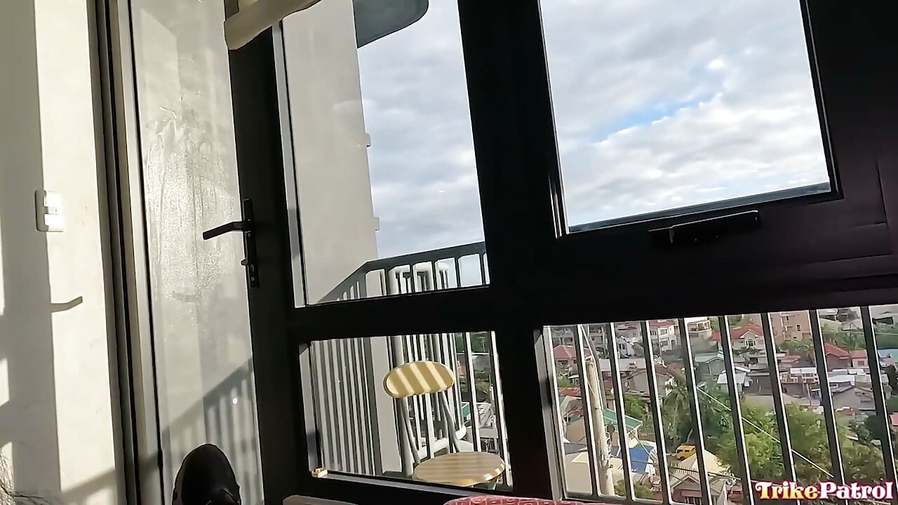 Trikepatrol svängande asiatisk MILf snälla lycklig utlänning