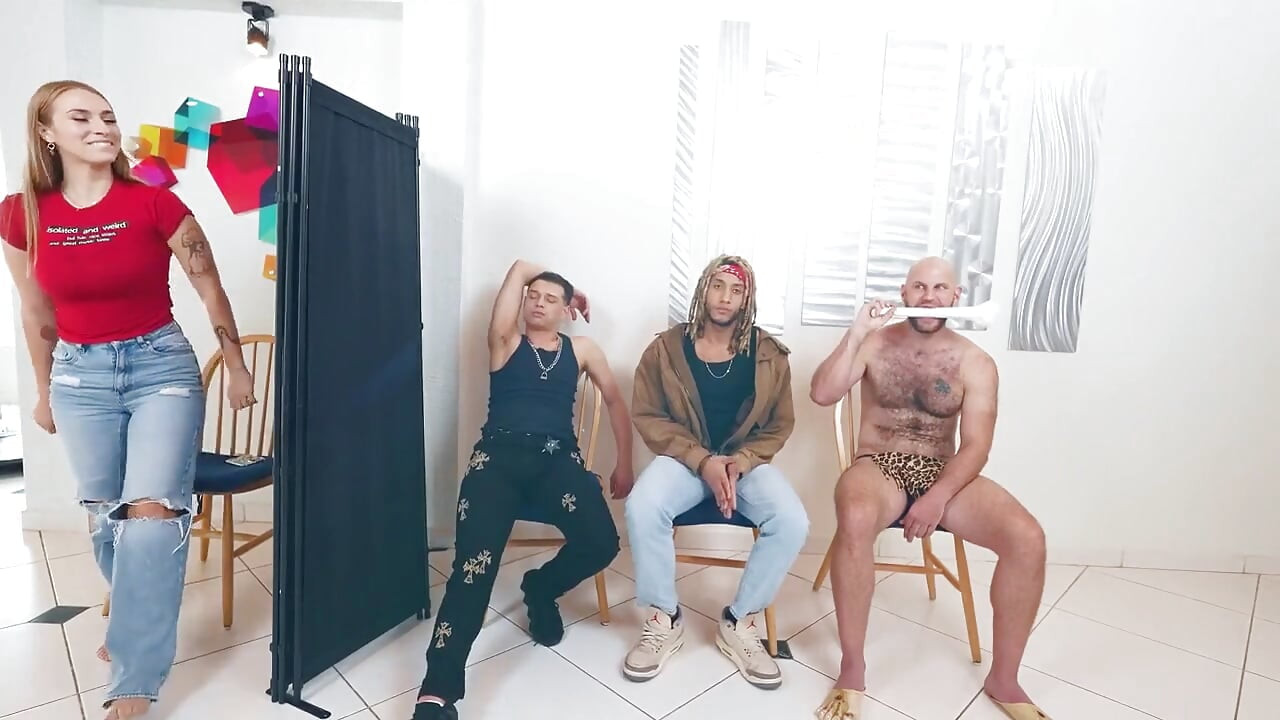 난교에서 끝나는 블라인드 캐스팅