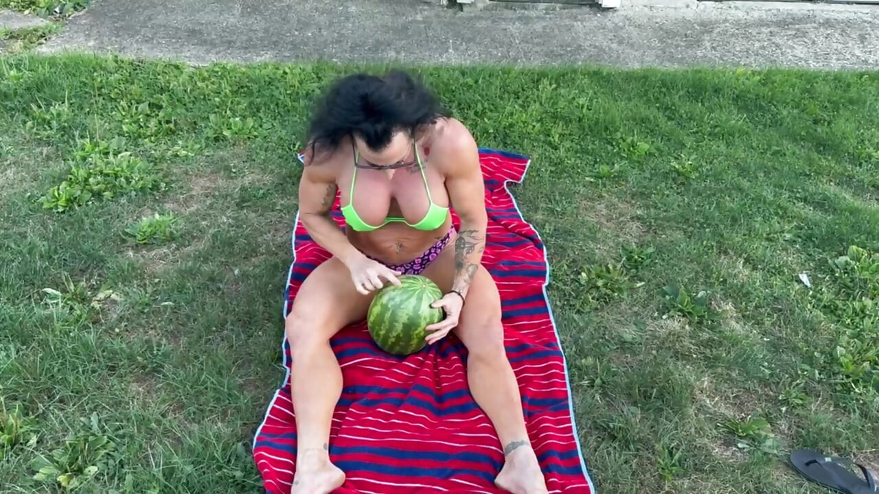 Muscle MILF Kandys Watermelon Crush Domination