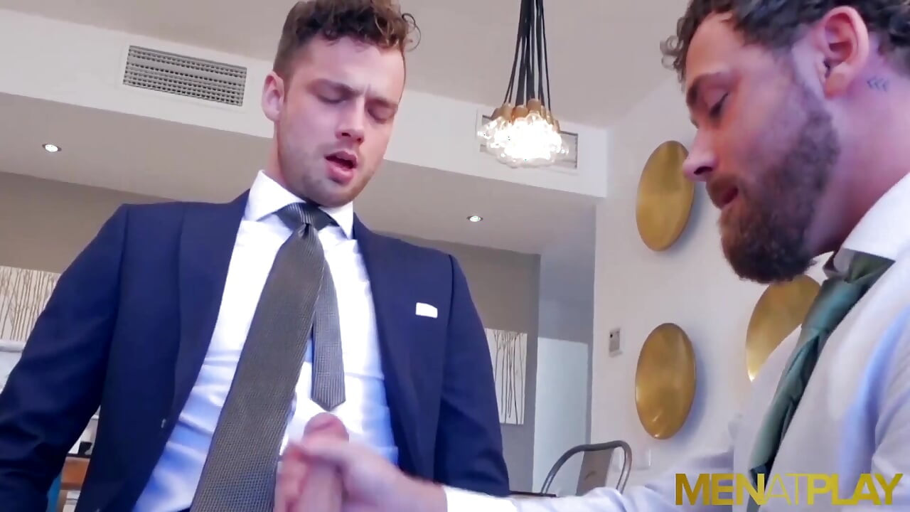 MENATPLAY - Gay hunks Damon Heart and Logan Moore anal breed