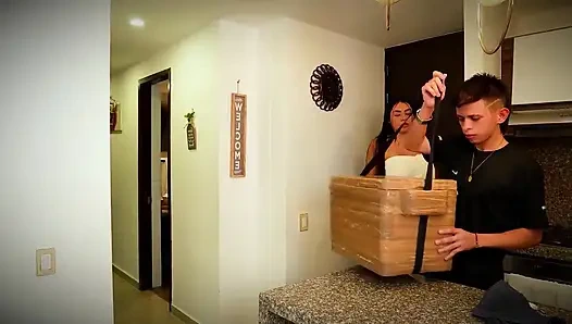 On My First Day of Work as a Home Delivery Worker I Get Fucked as a Tip