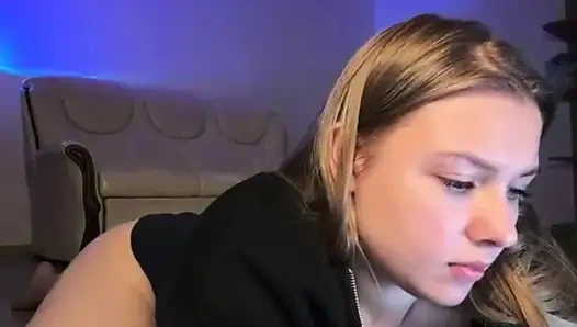 Fingering tight pussy with jucielussie