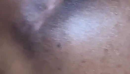 Kremsi, Sulu Amcık Siyah Yarağı Alıyor