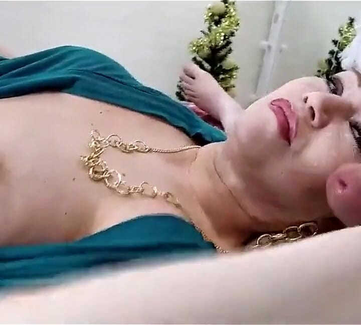 Une fille adulte et une bite-666 ...