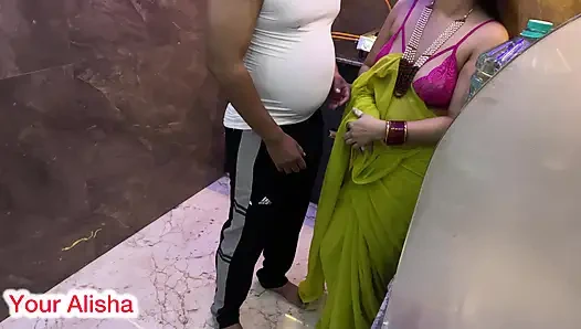 Alisha Bhabhi трахнули водой!!