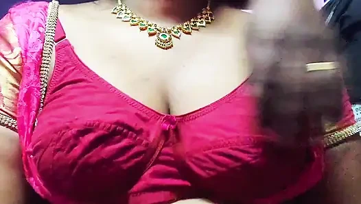 Cewek toket besar dan pantat bahenol india dientot habis-habisan