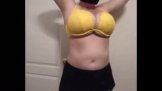 36 g seins flasques bbw MILF lateshay grosse bande de soutien-gorge jaune