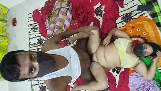 Real desi couple in Singapore)