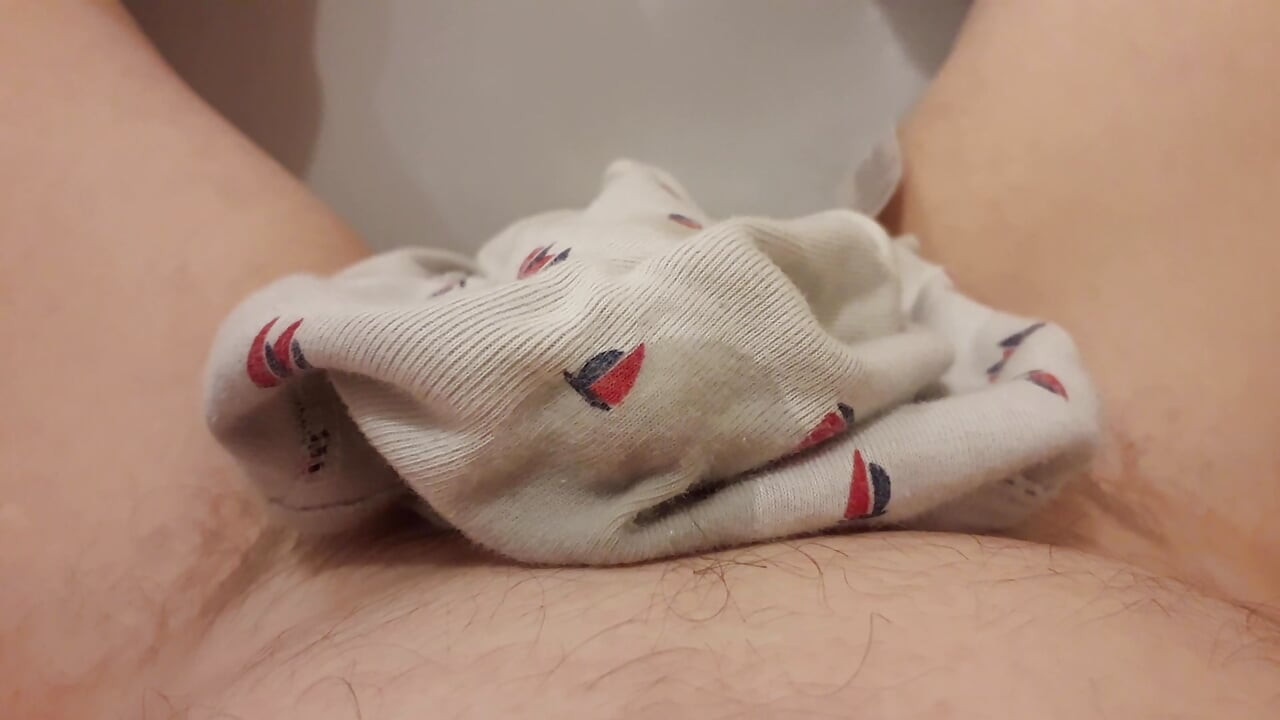 شورت زنانه دیگه رو با ادرار و آب خیس می کنم