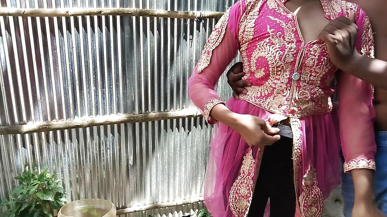 Fată din satul indian desi cu pizdă strâmtă în aer liber video XXX, sex cu fată sexy din satul desi