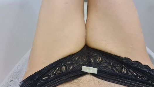 Ich trage ein blaues Kleid und zeige meinem Ladyboy Muschi und Arsch