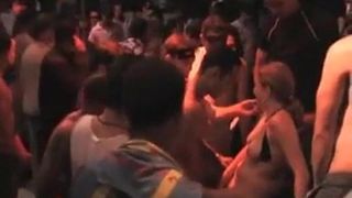 Gangbang archive amateur orgía durante carrebian fest