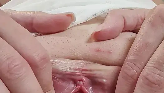 Azgın sarışın kaltak amını açıyor, yarak için yalvarıyor