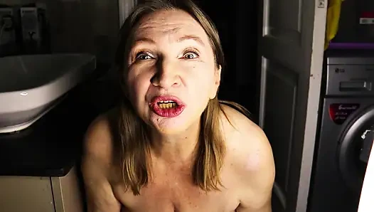 Застукали нюхающей ее трусики. Ролевая игра в видео от первого лица