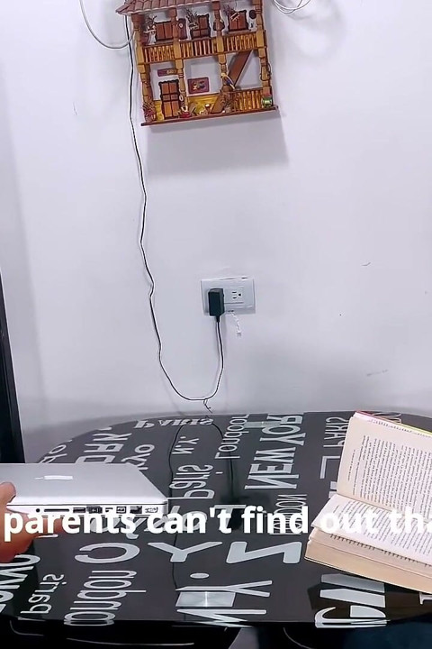 Một giáo viên với một mặt sau đẹp địt học sinh hứng tình của cô ấy và nhận được một bất ngờ trên khuôn mặt của cô ấy.