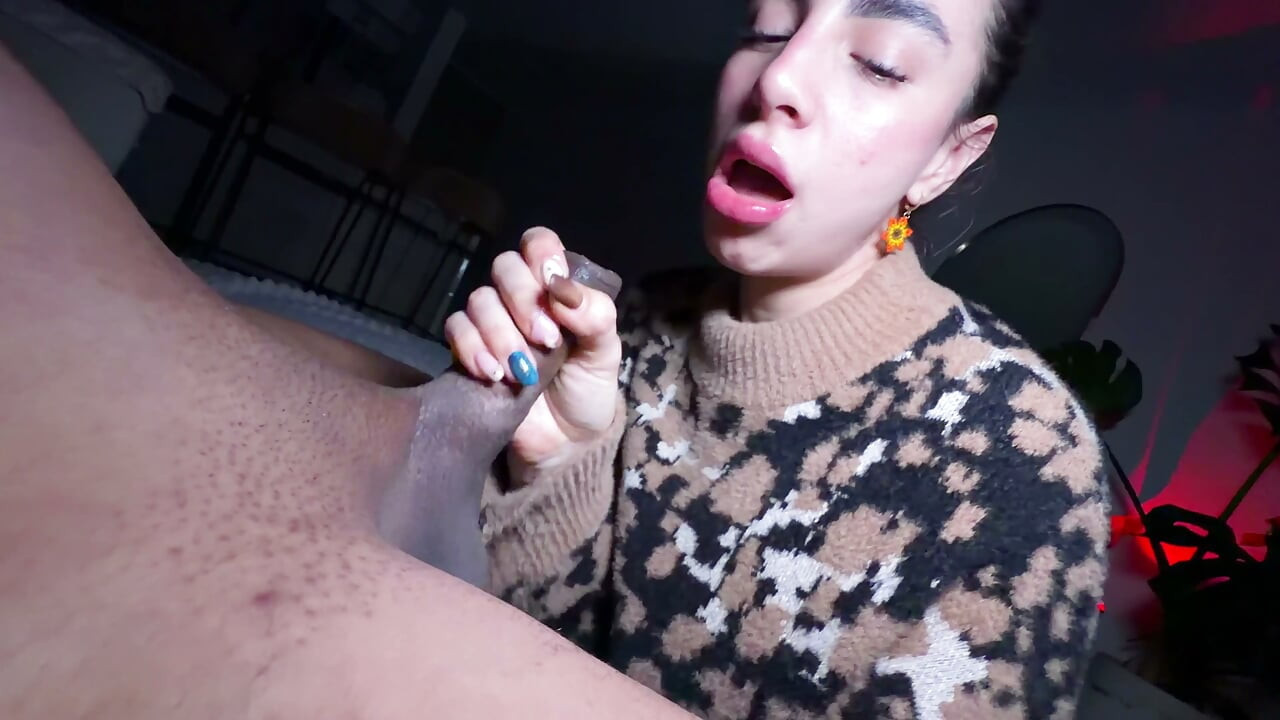 Přítelkynina nejlepší kamarádka je příliš sexy a nakonec ji cucá