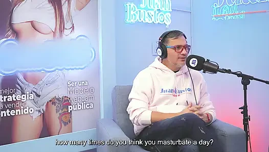 Erkek delisi gigidamessco zevkle çığlık atıyor: amcığı sikiş makinesi tarafından sırılsıklam