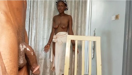 La casalinga africana appena sposata vuole un cazzo più grande di suo marito