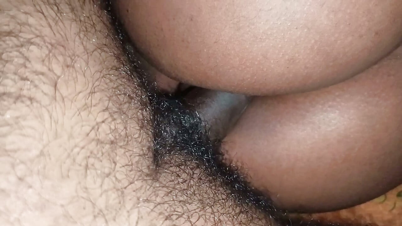 파트4 콜카타 핫한 여대생이 내 집에 페이잉 게스트로 머무는 동안 카우걸 자세로 최고의 서비스를 해준다, 리브스걸이 너무 세게 박아서 아프다