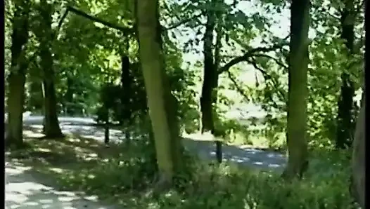 Esmer tatlı kız oyuncu seçmelerinde amcığını genişletiyor