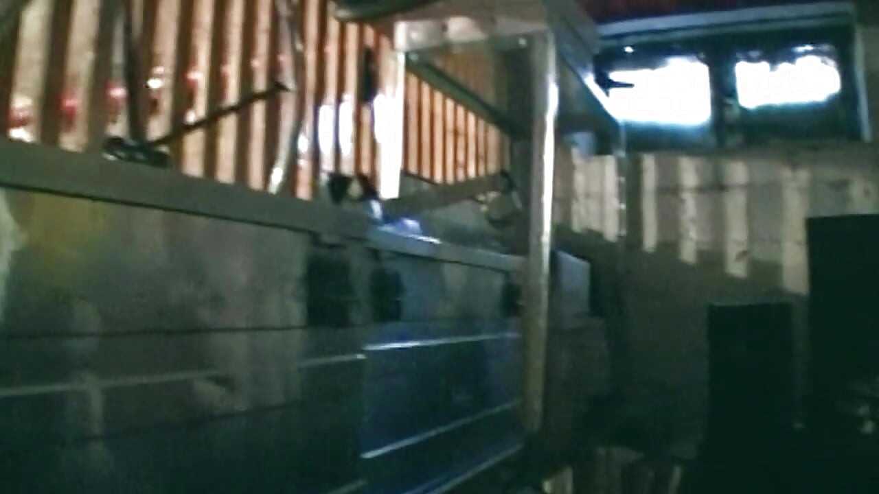Madura puta fistando enorme coño goteando leche gruesa