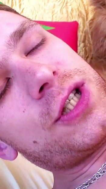 Δυνατή στιγμή από το "Redhead Girlfriend give Pegging Strapon Fuck for him before Sex"