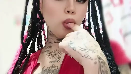 Caleña alone at home masturbates