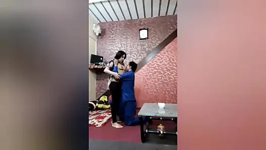 Teenie-mädchen verliert ihre jungfräulichkeit