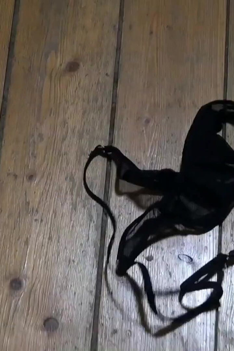 Klas orta yaşlı seksi kadın caroline stines iki adam tarafından sikiliyor