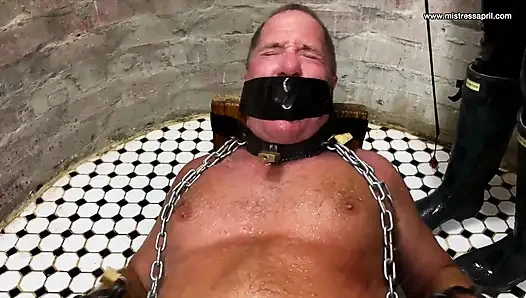 Dominatrix Mistress April - Waterboarding - Capture 2