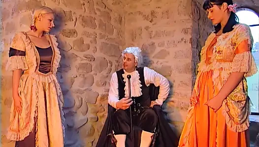 Шлюхи едят большой пенис