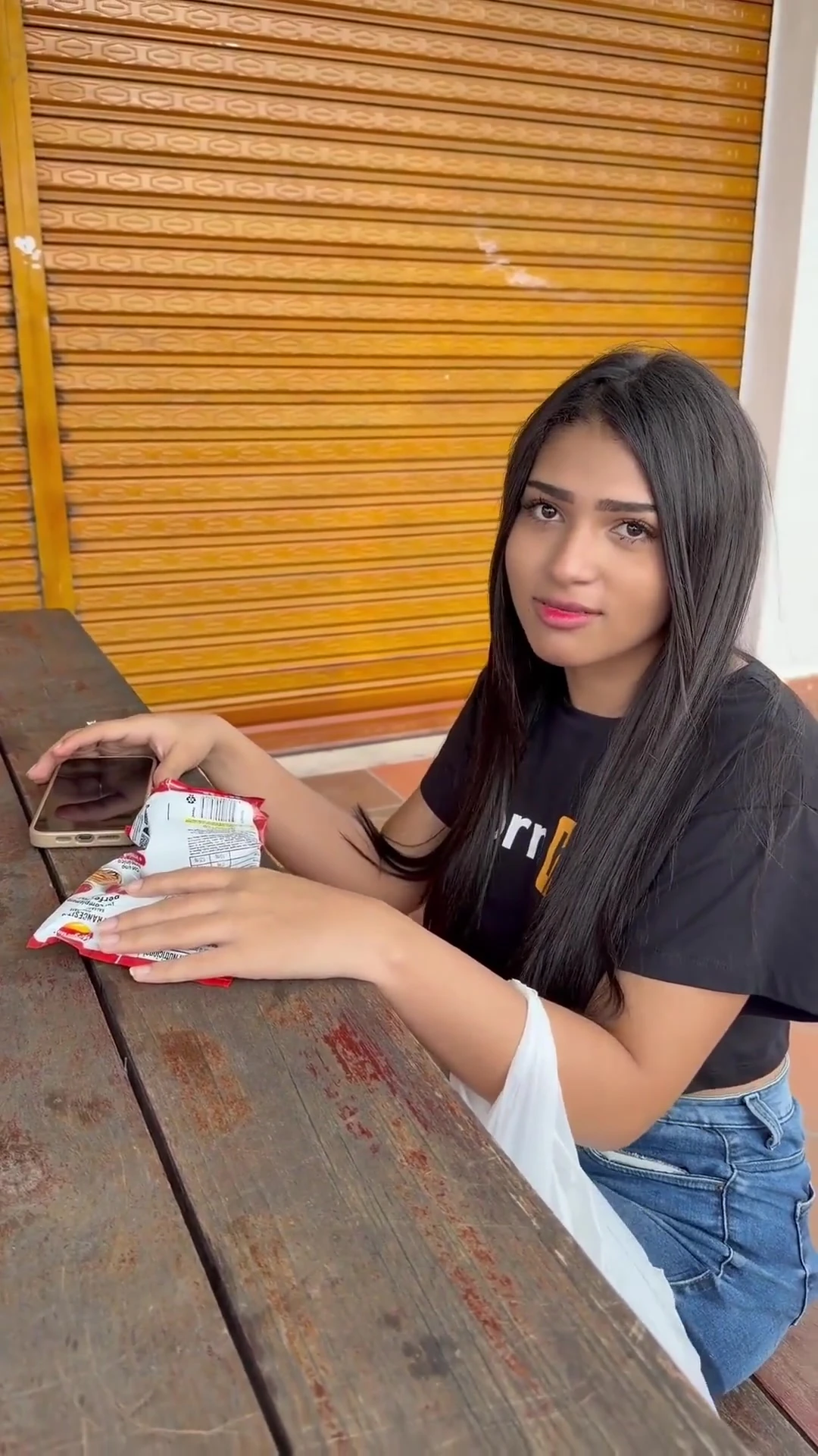 Güzel Kolombiyalı kız, cuckold erkek arkadaşından ayrıldıktan sonra porramı emiyor