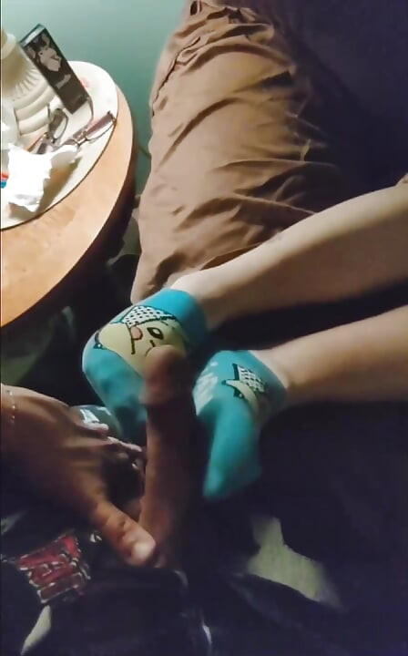 Sexy meia-calça com o tornozelo, punheta com os pés e meias da gatinha