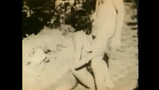 Junge schlampen und MILf-ehefrauen gefickt und von großen retro-schwänzen in den mund abspritzen (kompletter film)