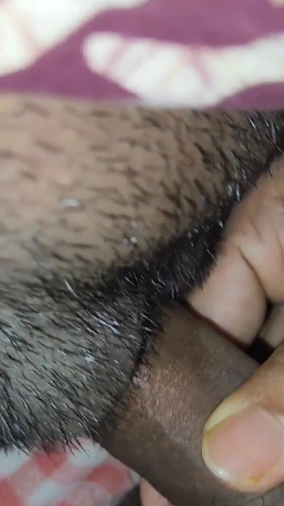 德西阿姨睡一张床，我在晚上操她的阴户，轻快特写 | 短片 2