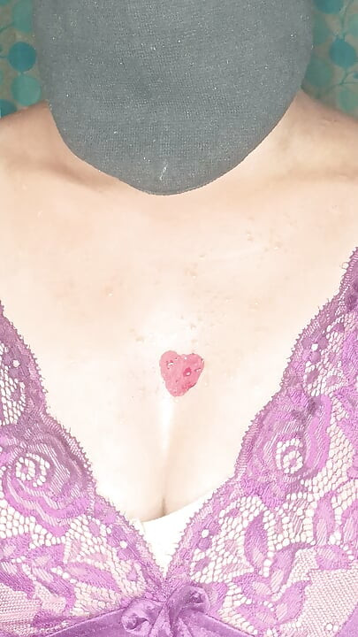 Cute indian house wife showing her cleavage