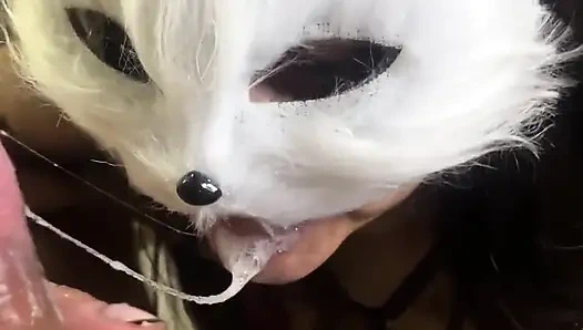 Bugün süt isteyen yaramaz bir kedi yavrusuyum