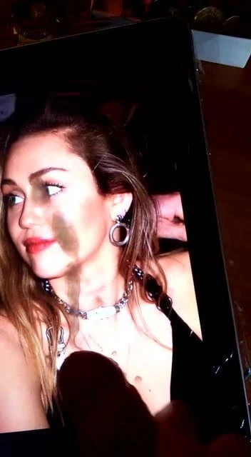 CUM TRIBUTE MILEY CYRUS