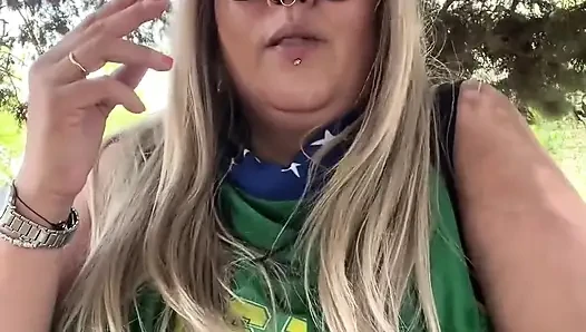 Ritual merokok tante semok brasil