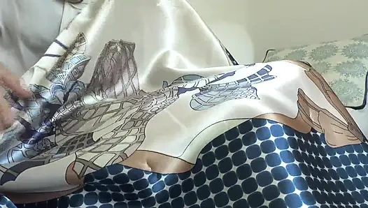 Syal satin baruku bikin kamu pengen muncrat dan lemah, scarf joi, lady victoria valente