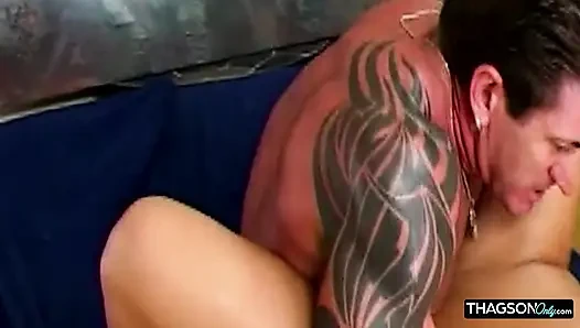 Memek becekku dijilat habis-habisan sampai dicrot di dalam