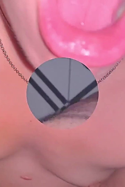 POV: freche ehefrau gibt ihrem arsch in nahaufnahme anal, sperma im mund