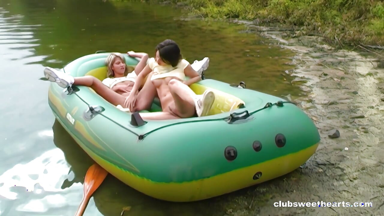 Lesben-action in einem gummiboot (remastered)